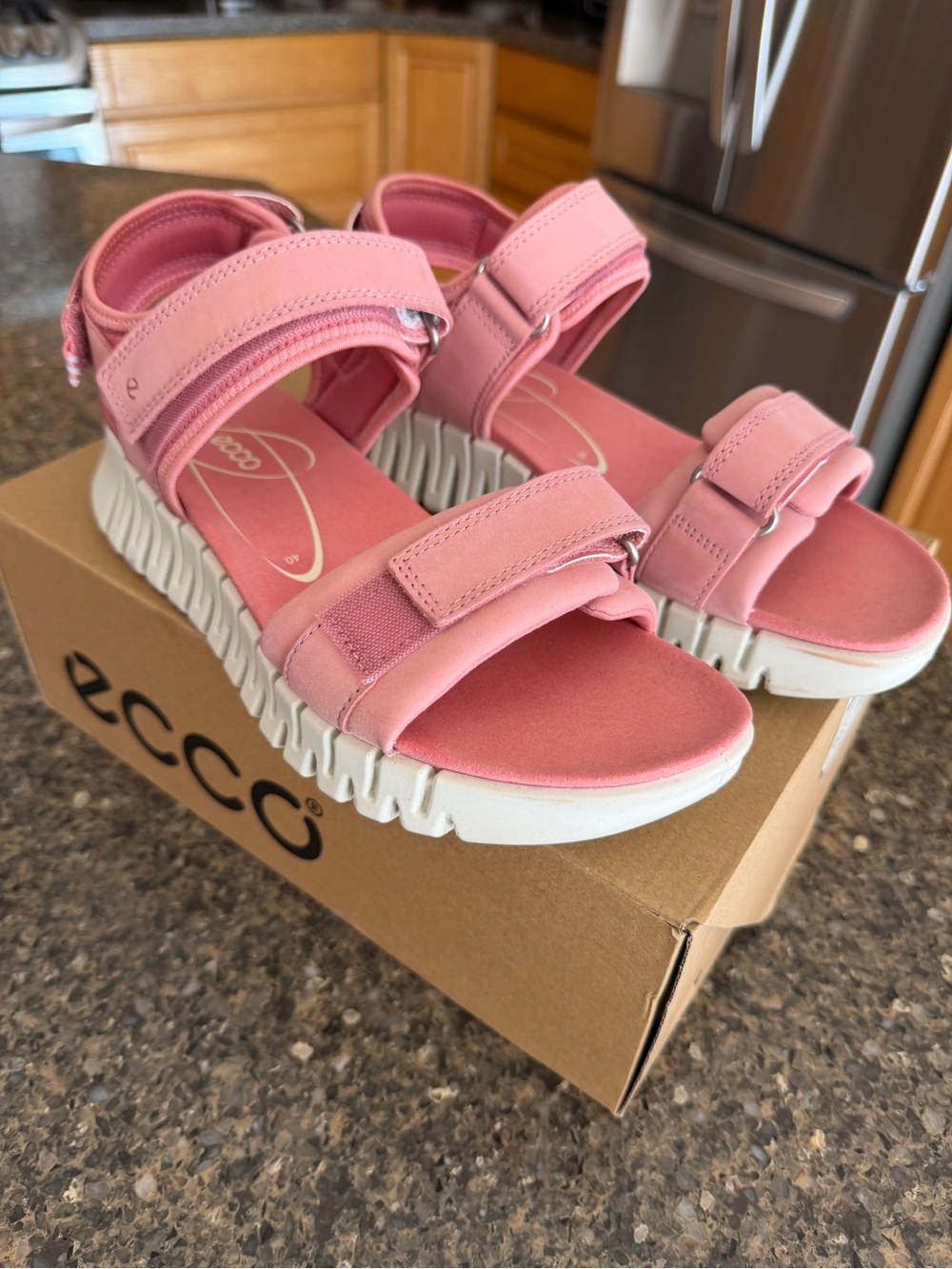 Ecco Gruuv Sol size 9 pink Leather sandals